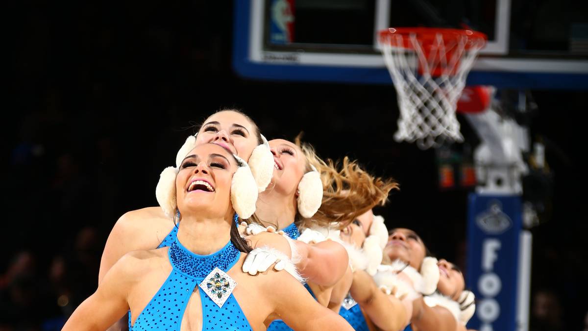 Das Winteroutfit der Knicks Dancers sorgt zumindest für warme Ohren. Der Anblick ist die perfekte Einstimmung für den Ost-Klassiker New York gegen Chicago