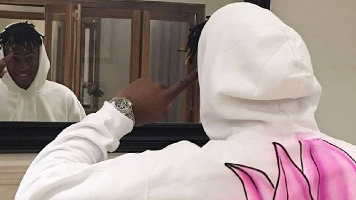 In der Dortmunder Kabine wird es ohne Aubameyang auf keinen Fall grauer. Sein Nachfolger hat einige ausgefallene Kleidungsstücke in seinem Schrank hängen...