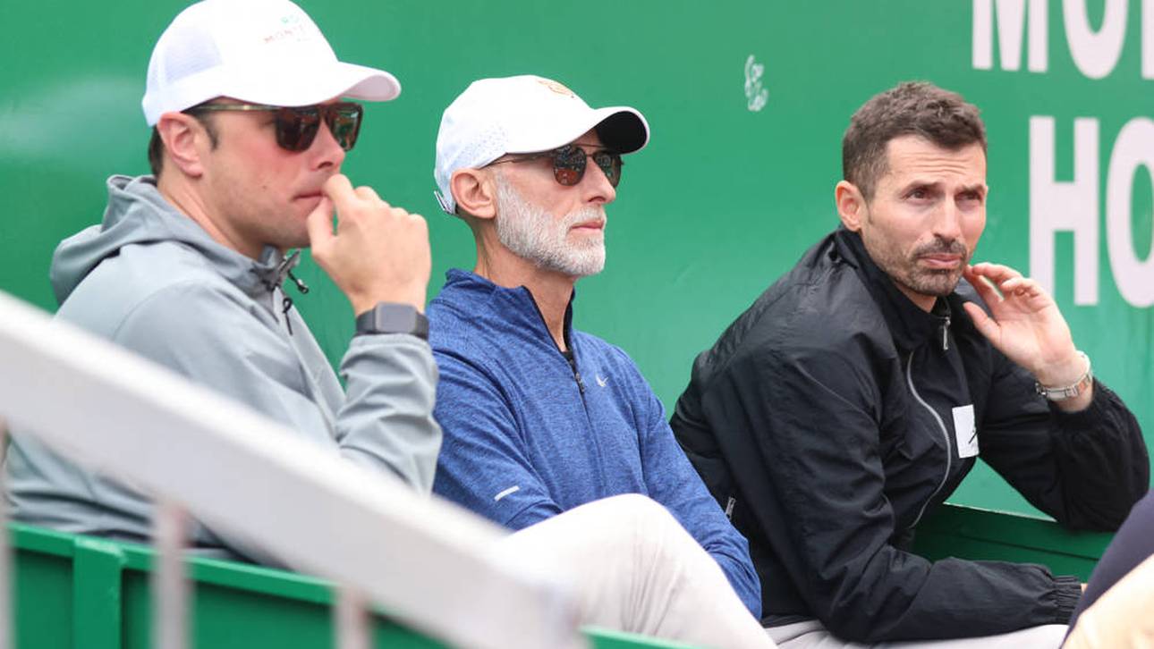 Umberto Ferrara (M.) war vor dem Doping-Skandal Jannik Sinners Fitnesscoach