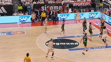 Die Basketball-Highlights von Spiel 1 der Viertelfinal-Serie FC Bayern München Basketball - TBA aus den BBL-Playoffs im Video.