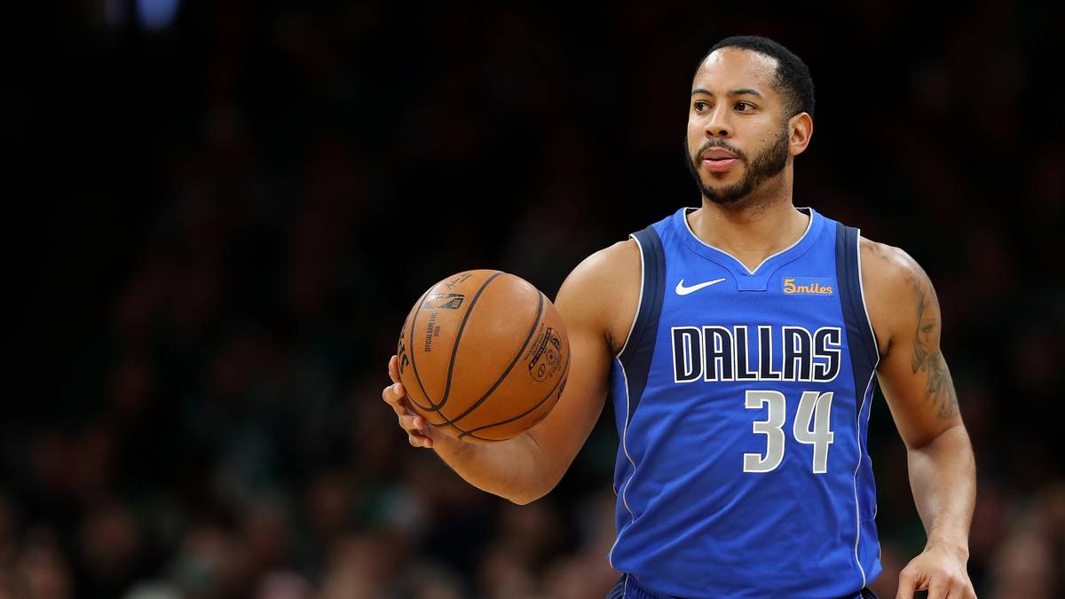 Die Situation von KOSTAS ANTETOKOUNMPO, SALAH MEJRI, DEVIN HARRIS (Bild) und DEVIN BURKE ist dagegen noch offen. Bisher hat Dallas dem Quartett noch kein neues Vertragsangebot vorgelegt. Allerdings wäre wohl keiner dieser vier Akteure eine signifikante Verstärkung für die Texaner