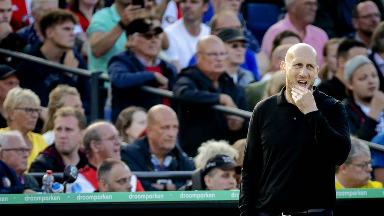 Stam tritt bei Feyenoord zurück