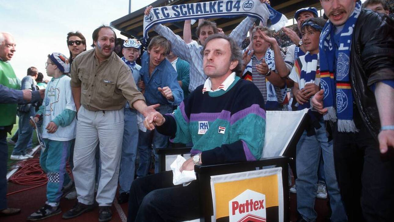 “Tausende strömten aufs Spielfeld”