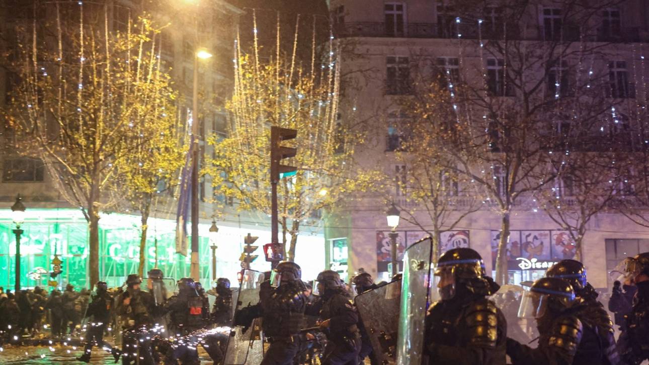 Über 200 Festnahmen in Frankreich