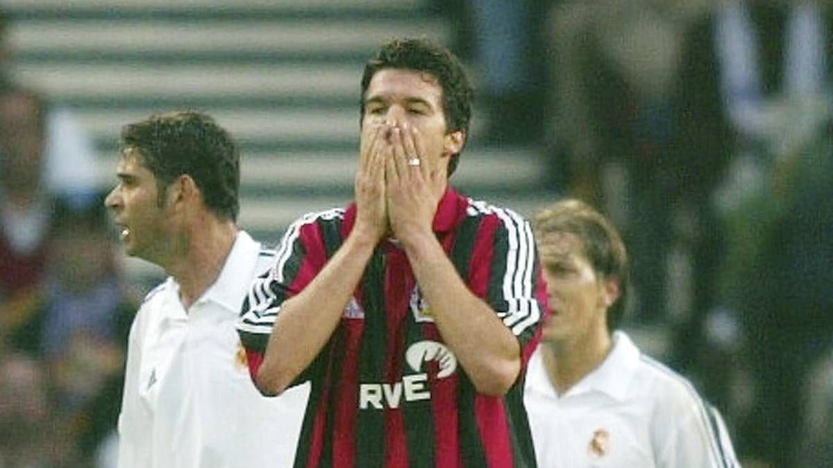 Die Königsklasse entscheidet ein Traumtor von Zinedine Zidane für Real Madrid, Bayer geht insgesamt dreimal leer aus. Weil Ballack auch bei der anschließenden WM 2002 nur Vize-Weltmeister wird, erhärtet sich sein Ruf als "ewiger Zweiter"