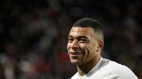 Kylian Mbappe sitzt gegen Bayern zunächst auf der Bank