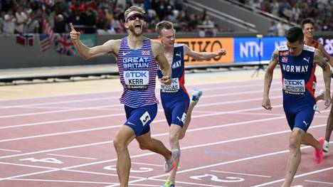 Josh Kerr (l.) hängt Jakob Ingebrigtsen (r.) ab