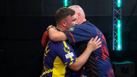 Luke Littler gewinnt in der zweiten Runde der Darts Wolrd Series gegen Raymond van Barneveld mit 6:4 und spielt im Viertelfinale gegen Chris Dobey.