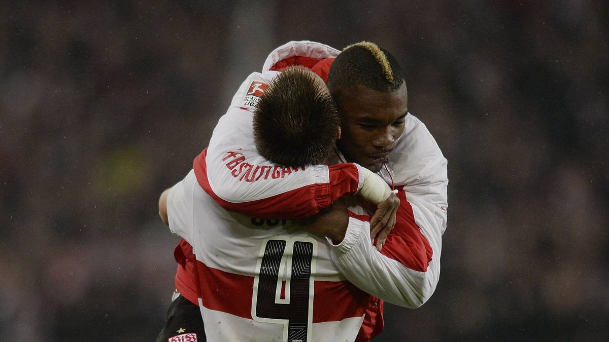 Als das Elfmeterschießen schon zum Greifen nahe ist, vollstreckt  Sunjic (118.) und bewahrt sein Team vor dem Aus. Allerdings hilft auch Schiedsrichter Peter Sippel dem VfB, weil er kurz zuvor einen klaren Braunschweiger Strafstoß ungeahndet lässt