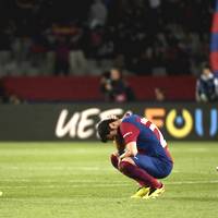 Ilkay Gündogan wird gegen Paris Saint-Germain ein Elfmeter verwehrt. Der Superstar des FC Barcelona kann die Schiri-Entscheidung nicht nachvollziehen,  kritisiert aber auch einen Mitspieler. 