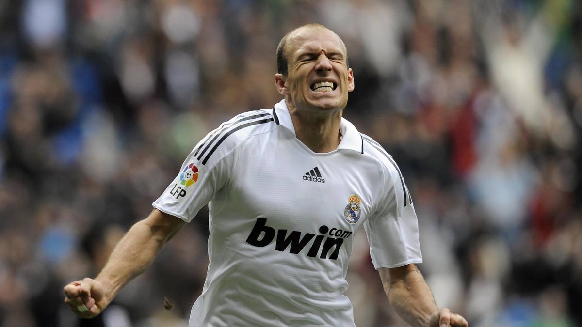 Im August 2009 wird der neue Manager Christian Nerlinger fündig: Der Niederländer Arjen Robben ist bei Real Madrid unzufrieden, weil er aufgrund der hochklassigen Konkurrenz nicht mehr zu den gewünschten Einsatzzeiten kommt - und lässt sich für Bayern begeistern