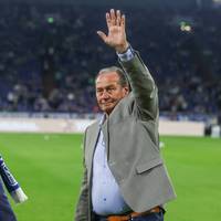 Huub Stevens erklärt seine lange Laufbahn als Coach für beendet. Die Legende für vor allem Fans des FC Schalke 04 begründet seine Entscheidung.