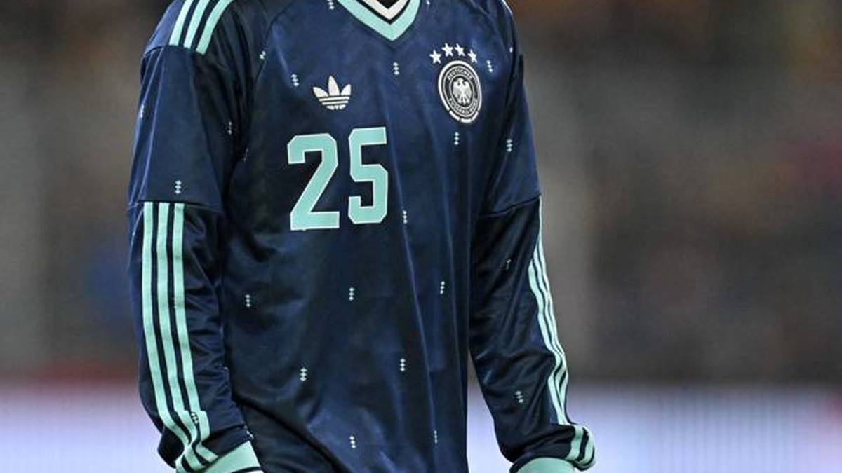 LENNART KARL:
Alter: 18, Verein: FC Bayern München, Länderspiele: 2, Tore: 0