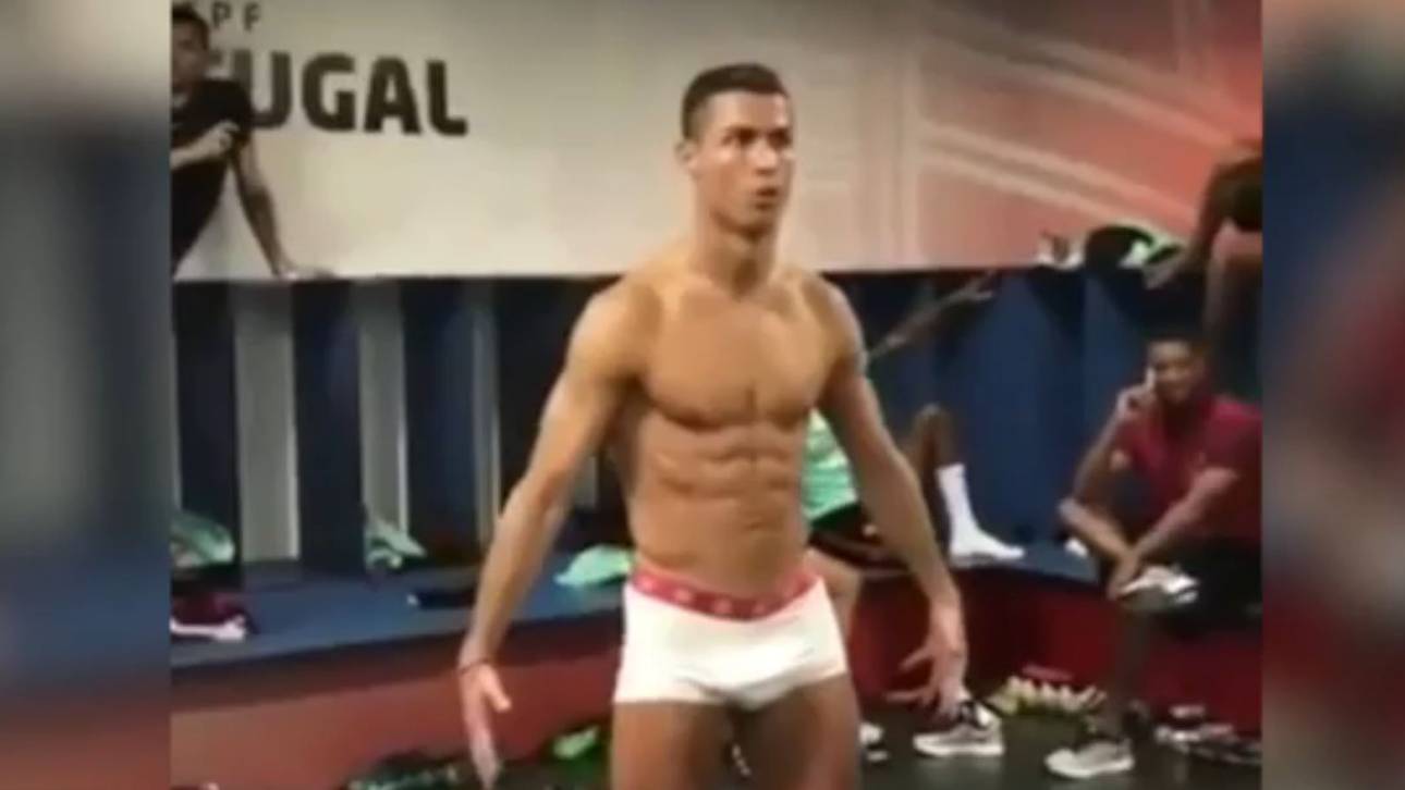 Halbnackter Ronaldo erstarrt