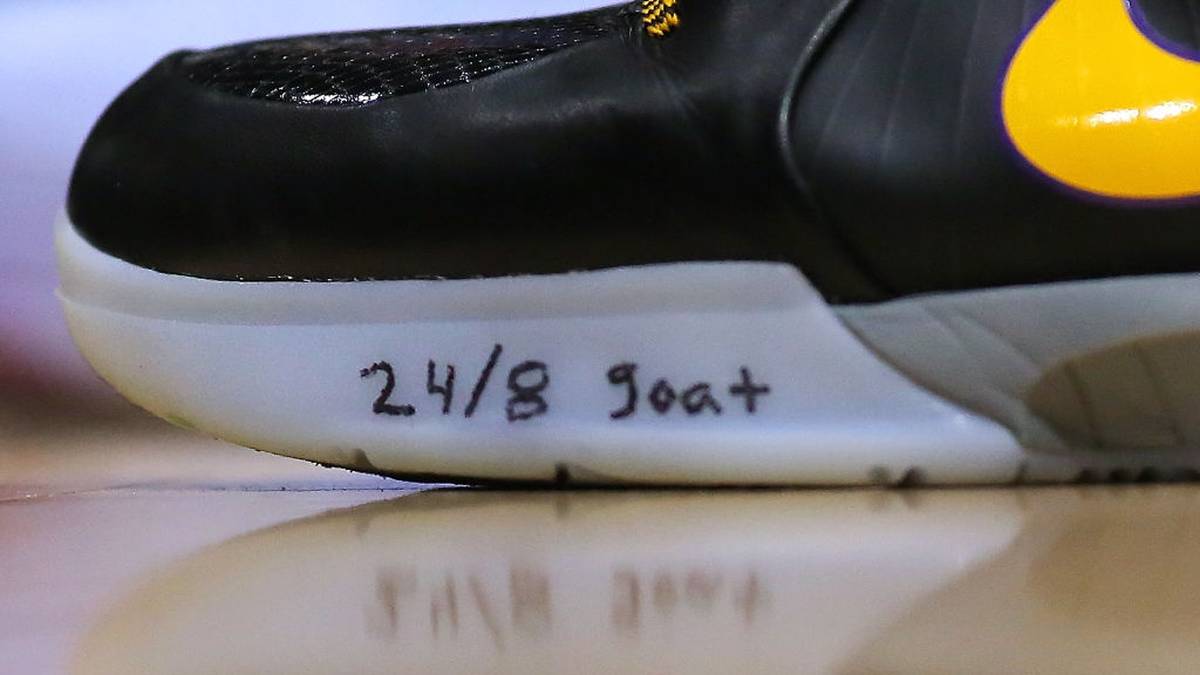 Gleiches macht Pelicans-Spieler Frank Jackson. Die 24/8 erinnern an die legendären Rückennummern des verstorbenen Superstars bei den Lakers