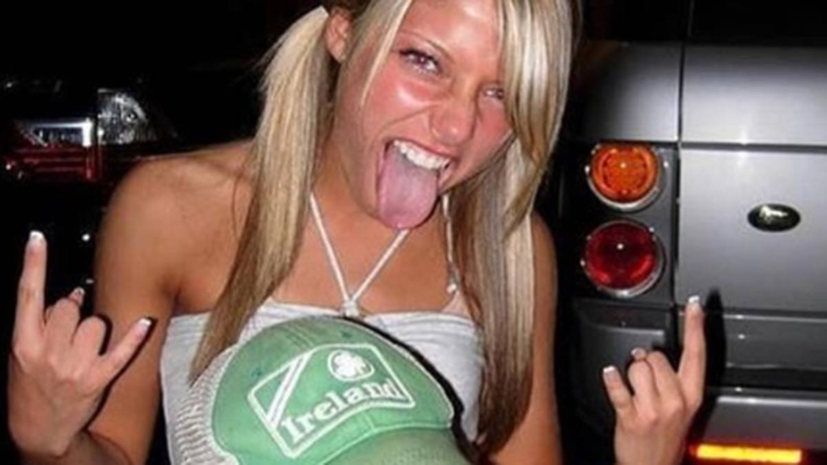 Ihre Schulzeit bestand nicht nur aus Spaß, sie überwand in ihrer Jugend eine Essstörung, die zeitweise lebensbedrohlich war. "Beim zweiten Mal verlor ich 18 Kilo in sechs Wochen, von 54 auf 36 Kilo", erzählte sie 2017 im SPORT1-Interview: "Ich war im Krankenhaus und in Lebensgefahr, einen weiteren Rückfall hätte ich wohl nicht überlebt"