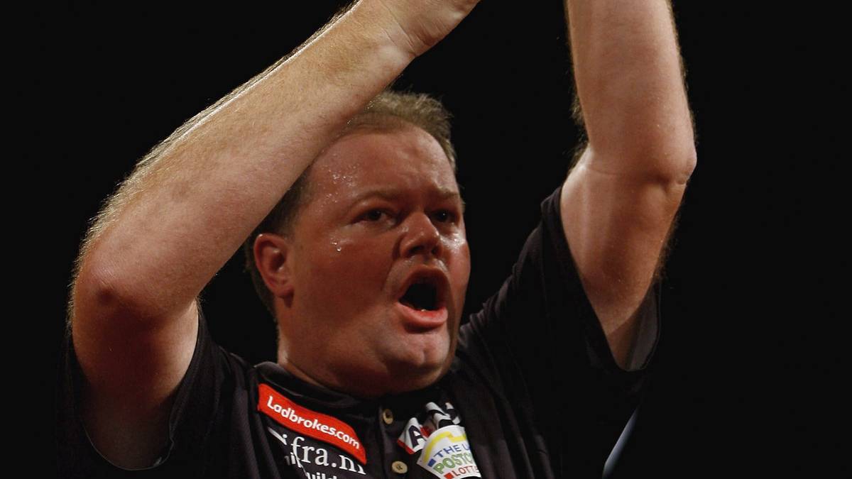 Nach drei WM-Titeln in der BDO krönte sich van Barneveld damit gleich im ersten Anlauf auch bei der PDC zum Weltmeister. Der "Clasico des Darts" zwischen ihm und Taylor war geboren