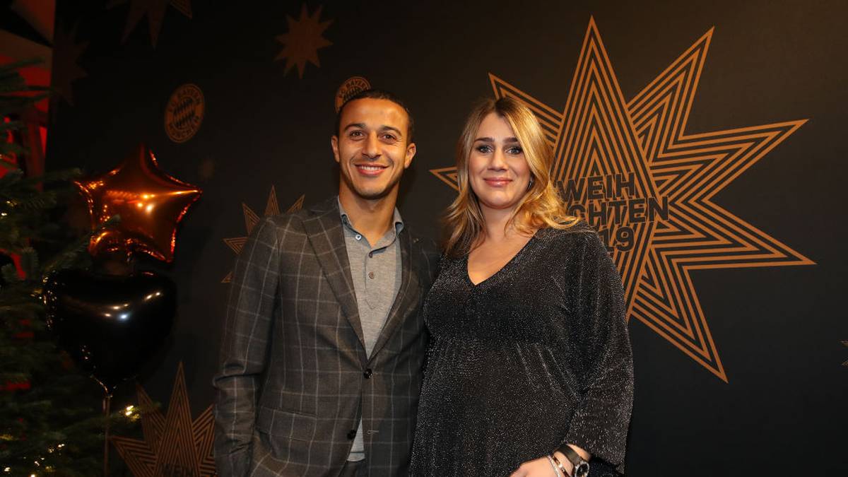 Thiago und Ehefrau Júlia Vigas erwarten den nächsten Nachwuchs