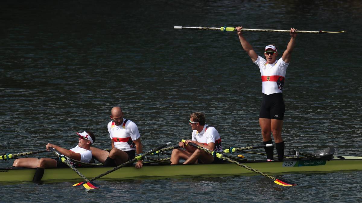 Hans Gruhne, Karl Schultze, Lauritz Schoof, und Philipp Wende verwandelten das Boot in ein Partyschiff. Der Doppelvierer der Männer sorgte für das nächste goldene Edelmetall für den DOSB