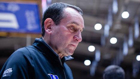 Duke-Coach Mike Krzyzewski sorgt für einen Schreckmoment