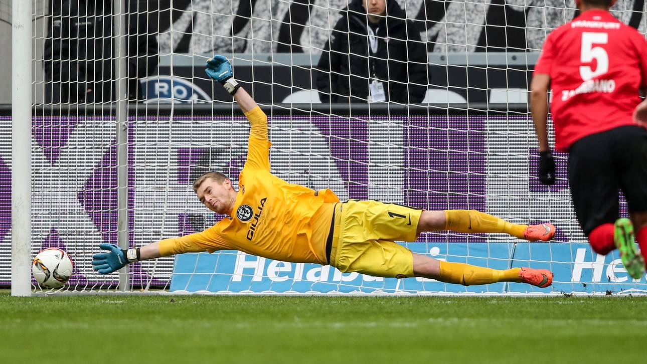 Eintracht siegt im Elfmeterschießen