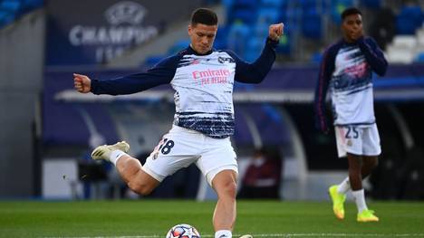 Nachdem Luka Jovic im März gegen Corona-Verordnungen seines Heimatlandes Serbien verstoßen hat, muss er nun ein Bußgeld zahlen.