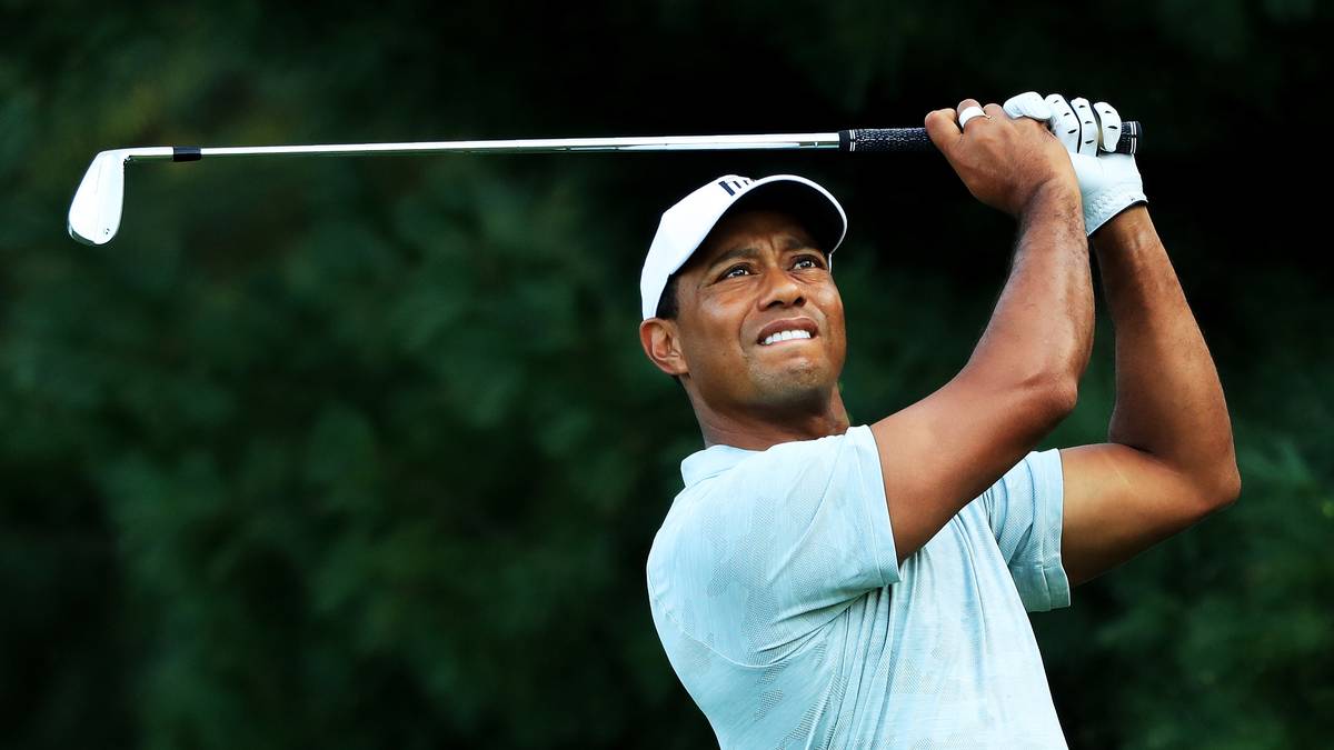 Der Schlüssel zum zweiten großen Comeback: Er stellte zuletzt sein Spiel etwas um - und dafür sein Ego hinten an. Früher stellte Woods nur zu gerne unter Beweis, dass er weiter als alle anderen abschlagen kann. Doch nach seinen Verletzungen und aufgrund von Longhittern wie Dustin Johnson ist dies nicht mehr möglich