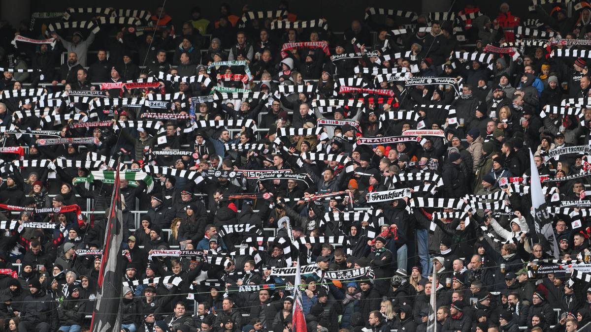 Nach dem Ausschluss der Fans von Eintracht Frankfurt für das Achtelfinal-Rückspiel beim SSC Neapel werden die Sicherheitsvorkehrungen verschärft.