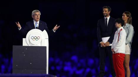 Thomas Bach (l.) bei der Schlussfeier in Paris