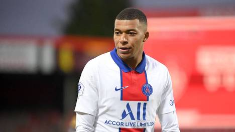Manchester United hat Kylian Mbappé als Transfer-Ziel für den Sommer 2022 auserkoren. Das berichtet ESPN.