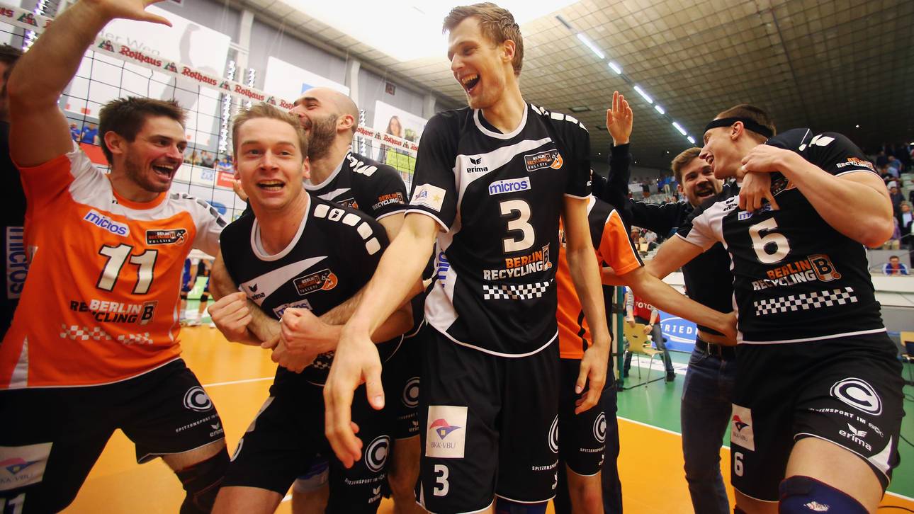 Berlin schafft Sprung in K.o.-Runde