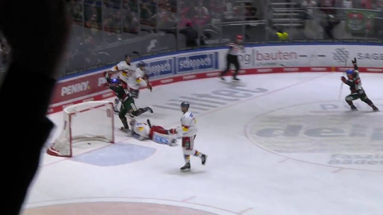 Augsburg gewinnt Abstiegs-Showdown