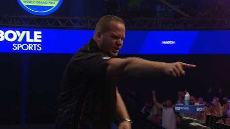 Dirk van Duijvenbode gewinnt sein Achtelfinale des World Grand Prix gegen Daryl Gurney souverän und bringt die Halle mit einem Mega-Finish zum Beben.