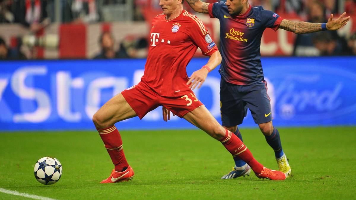 Platz 12- MARIO GÓMEZ: Für die damalige Rekordsumme von 30 Millionen Euro sicherte sich der FC Bayern den bulligen Stürmer vom VfB Stuttgart im Jahr 2009. Zum Abschluss seiner Bayern-Zeit wurde Gómez mit den Münchnern sogar noch Champions-League-Sieger