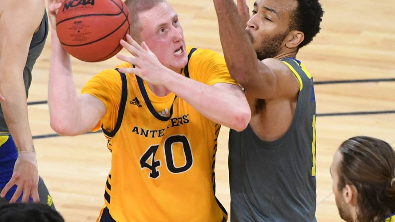 Würzburg holt Welp-Sohn Collin