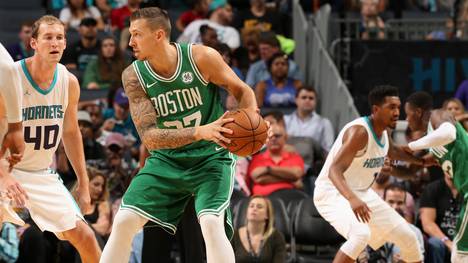 Daniel Theis hat für die Boston Celtics sein Debüt in der NBA gegeben