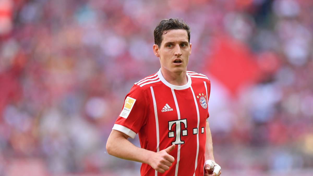Sebastian Rudy (28/Vertrag bis 2020): Im Sommer mit vielen Vorschusslorbeeren aus Hoffenheim gekommen, war er unter Carlo Ancelotti zunächst auf der Schwelle zum Stammspieler. Nach dessen Trennung hat er diesen Status verloren. In den wichtigen Partien zumeist nur Zuschauer. Folge: Rudy ist unzufrieden. Nach SPORT1-Infos ist der VfB Stuttgart heiß auf den Nationalspieler. SPORT1-Urteil: Reicht nicht für die Champions-League-Spitze
