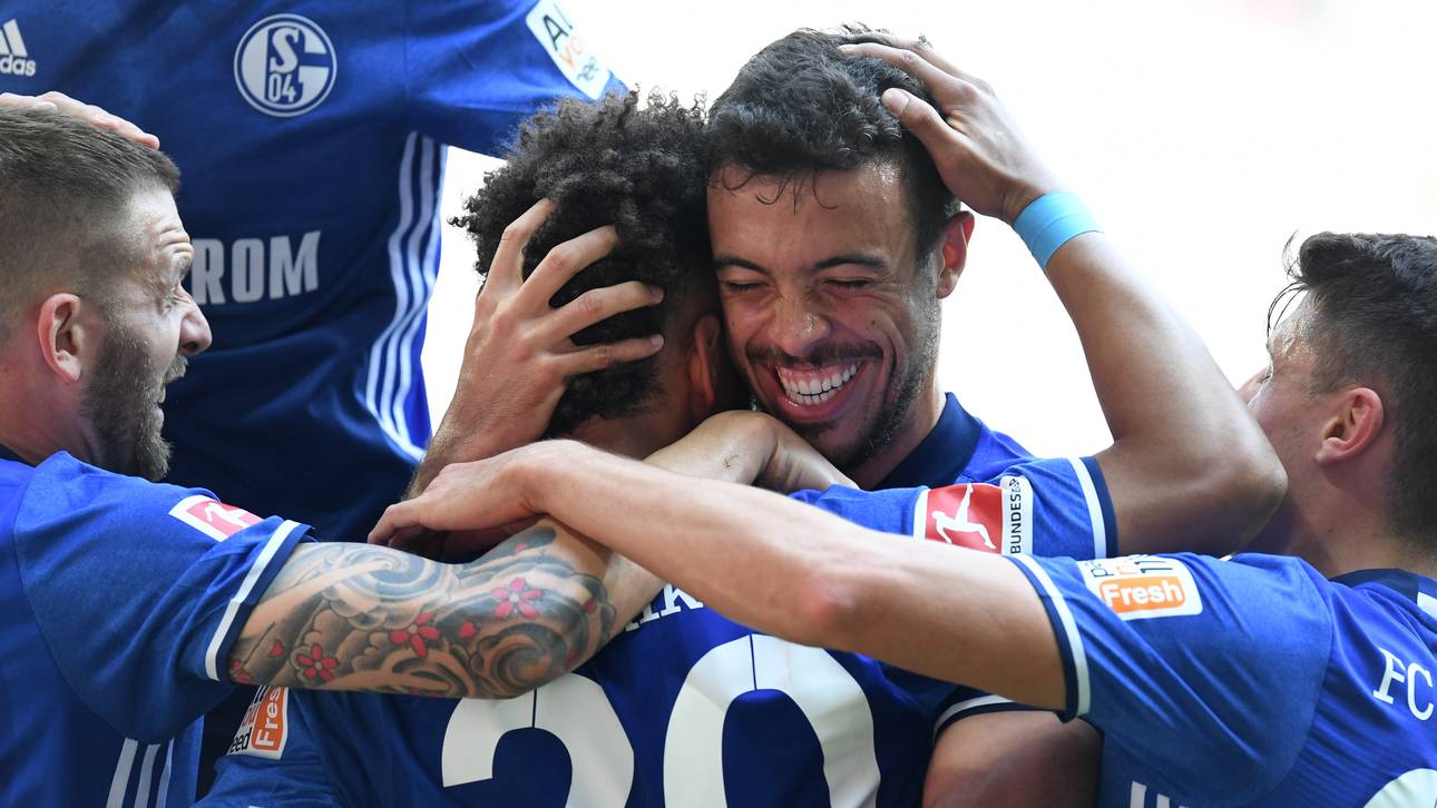 S04 feiert Di Santo nach Fan-Ärger