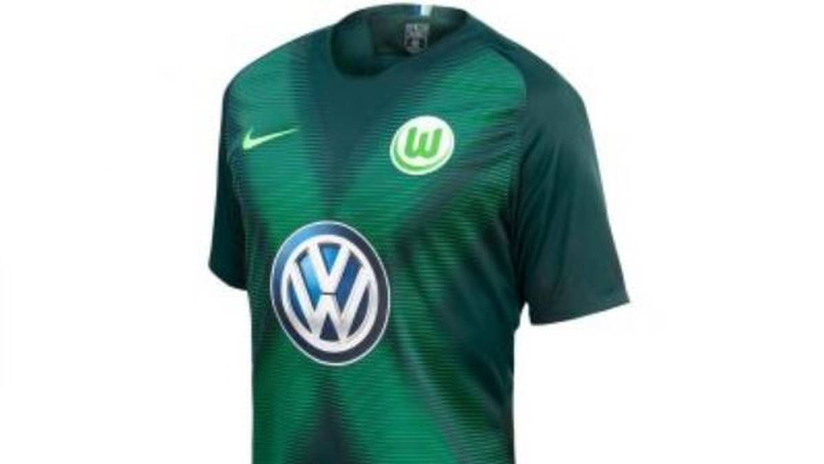 VFL WOLFSBURG: Ein insgesamt dunkelgrünes Trikot wird von hellgrünen Streifen in X-Form unterbrochen