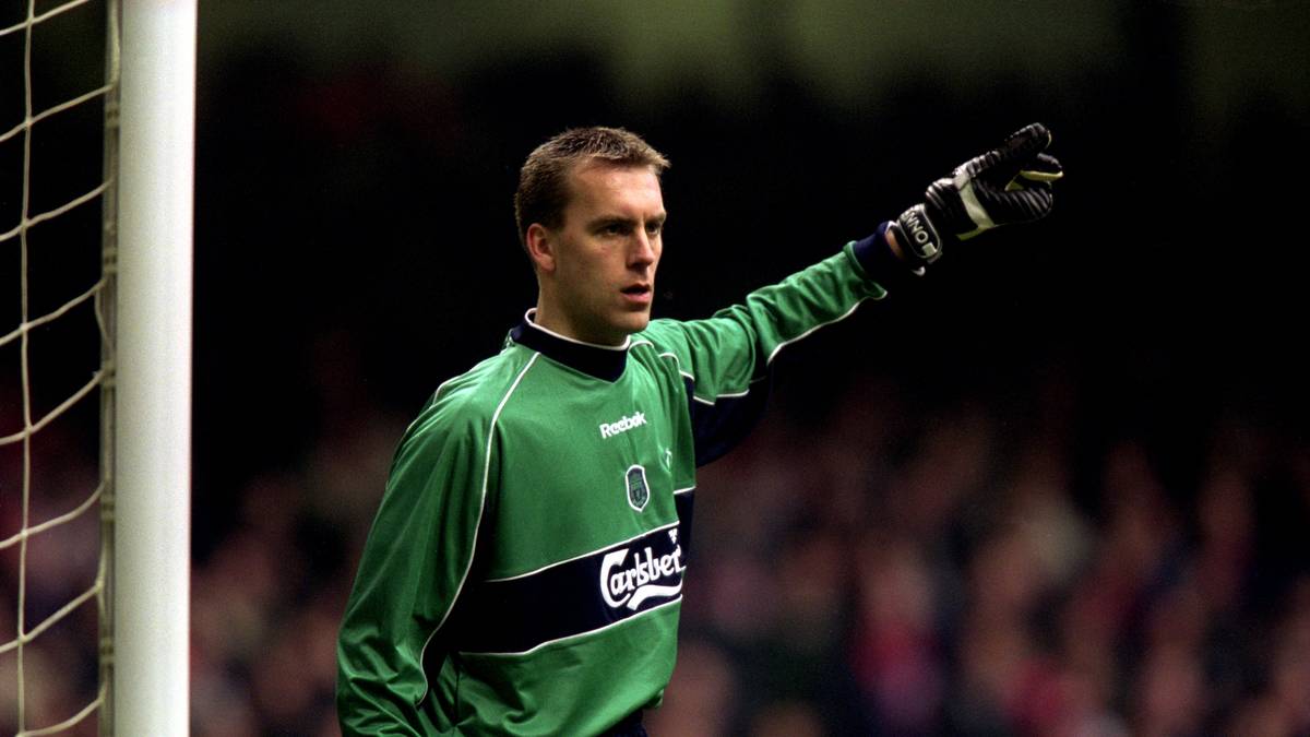 SANDER WESTERVELD: Der 44-Jährige hatte seine beste Zeit als Profi beim niederländischen Traditionsverein Vitesse Arnheim. Dort stand er von 1996 bis 1999 in 101 Spielen im Tor. Für die niederländische Nationalmannschaft absolvierte Westerveld sechs Länderspiele. 2001 gewann er mit dem FC Liverpool den UEFA-Cup