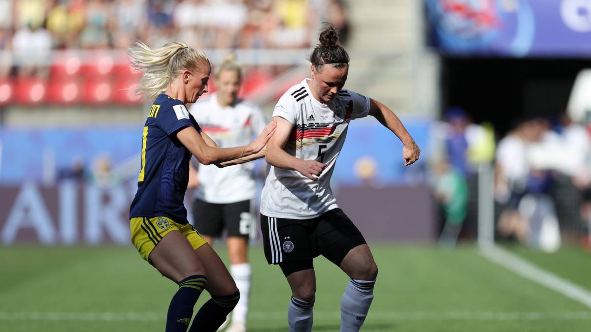 MARINA HEGERING: Abstimmungsfehler mit Simon beim Ausgleich der Schwedinnen. Außerdem unterlief sie den langen Ball zuvor. Gegen schnelle Gegnerinnen fehlte ihr oft die Spritzigkeit. Auch beim 1:2 stimmte die Abstimmung nicht. SPORT1-Note: 5