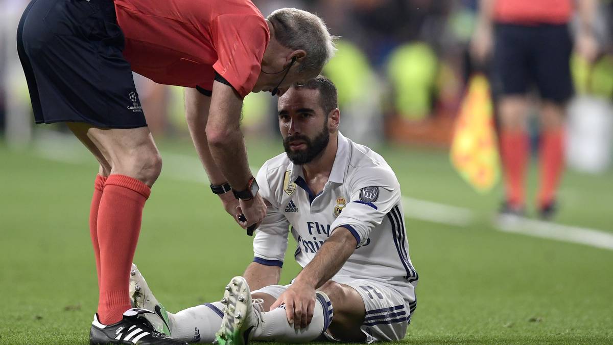 Für Dani Carvajal hingegen ist die Partie nach 45 Minuten beendet. Der Verteidiger wird verletzt ausgewechselt