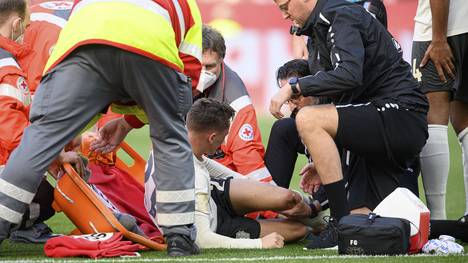 Bundestrainer Hansi Flick hat sich zur schwerwiegenden Verletzung von Bayer Leverkusens Florian Wirtz geäußert.