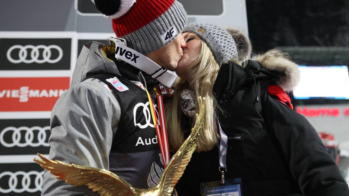 Bilan-Stoch ist daher auch die erste Gratulantin bei Stochs Vierschanzentournee-Gewinn in der vergangenen Saison