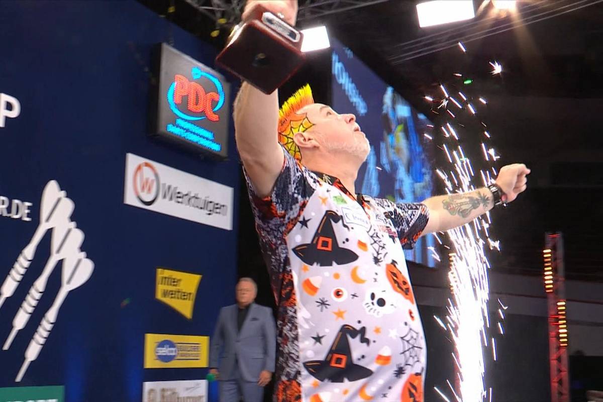 Peter Wright gewinnt zum zweiten Mal die European Darts Championship! Im Endspiel setzt sich "Snakebite" gegen James Wade durch.