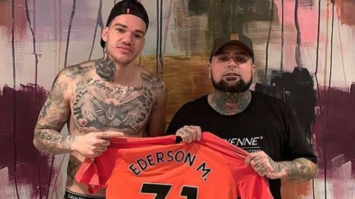 Nach Abschluss der Arbeiten veröffentlichte der Künstler Adao Rosa ein Bild des Endprodukts auf Instagram. SPORT1 zeigt die Tattoos der Fußballer