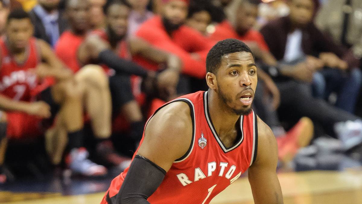 Jason Thompson schnappte sich in sieben Jahren für die Sacramento Kings im Schnitt immer mindestens sechs Rebounds, spielte etwa 25 Minuten und stand meist in der Startformation. Im Juli 2015 wurde der Big Man per Trade zunächst nach Philadelphia und dann nach Golden State geschickt. Bei den Warriors ging auf einmal gar nichts mehr