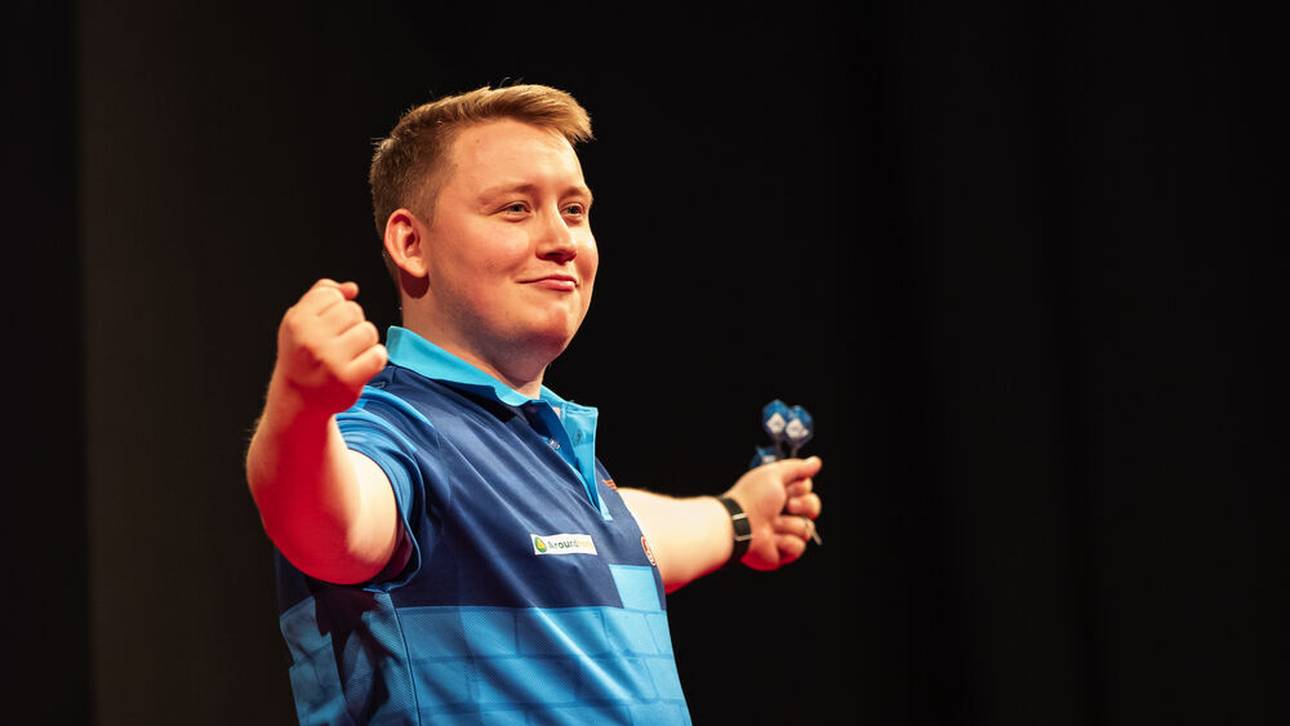 Schindler mit 9-Darter, Barney jubelt