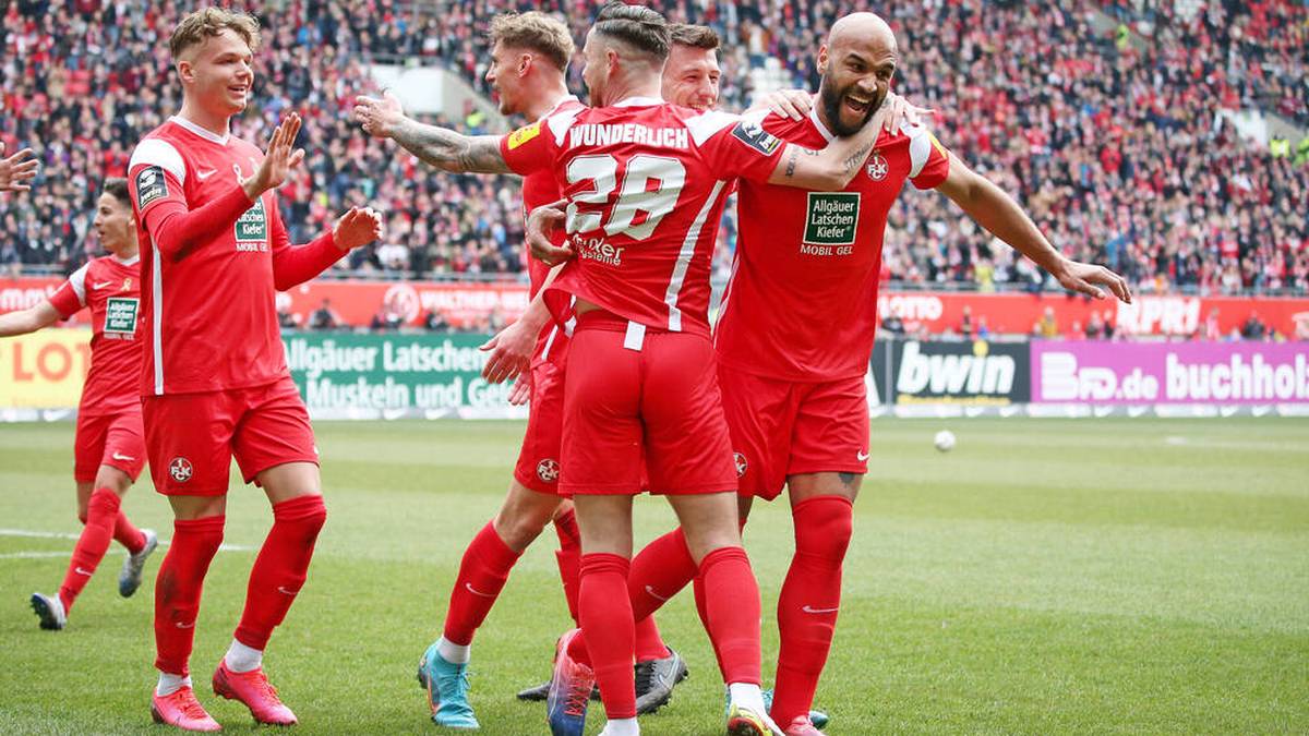 12.03.2022, xmohx, Fussball 3.Liga, 1.FC Kaiserslautern - TSV Havelse emspor, v.l. Terrence Boyd (Kaiserslautern) bejubelt das 1:0 (DFL DFB REGULATIONS PROHIBIT ANY USE OF PHOTOGRAPHS as IMAGE SEQUENCES and or QUASI-VIDEO) Kaiserslautern *** 12 03 2022, xmohx, football 3 league, 1 FC Kaiserslautern TSV Havelse emspor, v l Terrence Boyd Kaiserslautern celebrates the 1 0 DFL DFB REGULATES PROHIBIT ANY USE OF PHOTOGRAPHS as IMAGE SEQUENCES and or QUASI VIDEO Kaiserslautern