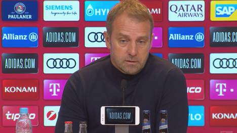 In einem völlig verrückten Spiel rettet der FC Bayern den zweiten Saisonsieg. Trainer Hansi Flick lobt vor allem die Mentalität seiner Stars.